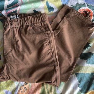 Like new men’s Coalatree Trailhead technical paint